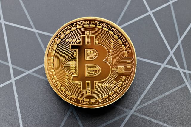 Digital Assets and Blockchain: Strategic Approaches for High-Net-Worth Investors Img