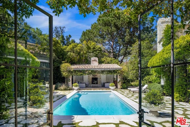 Discover the Enchanting 13233 Riviera Ranch Rd Estate in Los Angeles Img