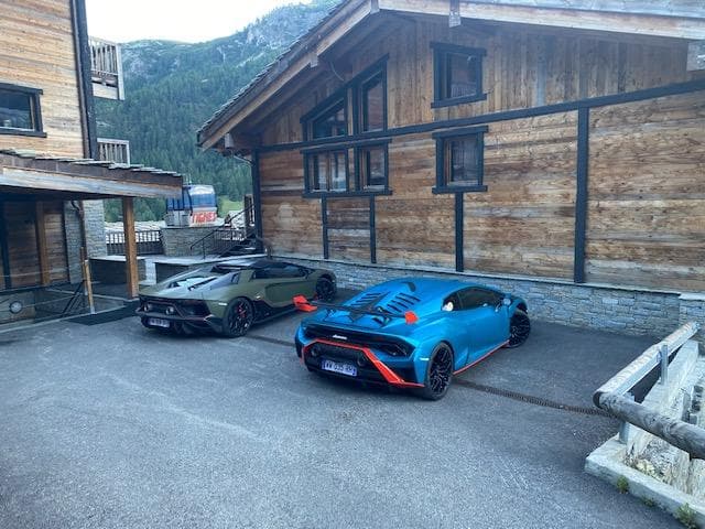 Outdoor EU Exotic Cars Image