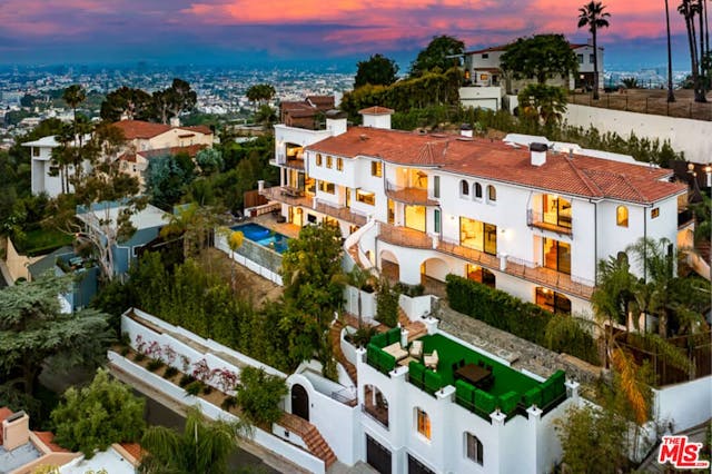 Luxury Living Redefined: Discover 4733 Bonvue Avenue, Los Feliz Img